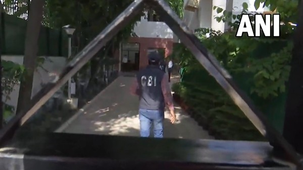 డిప్యూటీ సీఎం ఇంటిపై సీబీఐ దాడులు: న్యూయార్క్ టైమ్స్‌‌ ఫ్రంట్‌ పేజీలో ఆ కథనం