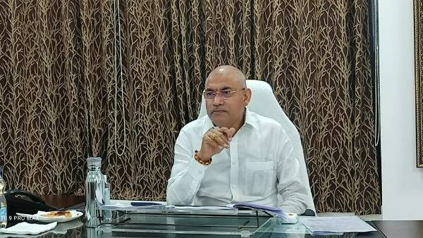 అప్పుడు అమరావతిపై గ్రాఫిక్స్.. ఇప్పుడు వైసీపీ నాయకులపై గ్రాఫిక్స్; చంద్రబాబుతో జాగ్రత్త.. మంత్రి హెచ్చరిక!!