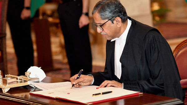 ఉచిత పథకాల హామీపై సీజేఐ ఎన్వీ రమణ బెంచ్ అభిప్రాయం ఇదే..!!