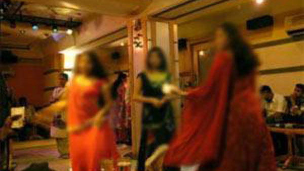 Girls: అర్దరాత్రి పబ్ లో పీకలదాక తాగేసిన కాలేజ్ అమ్మాయిలు, పోలీసుల మీద దాడి, ఆఫ్రికా లేడీస్ దెబ్బతో, ఢమాల్! 