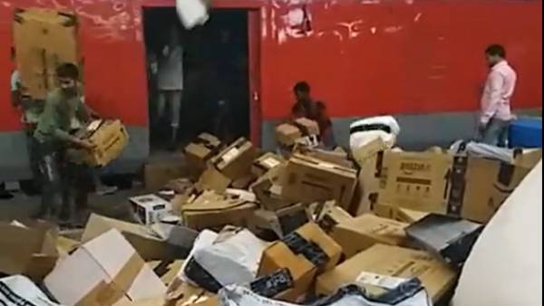  Viral Video: ఈ కామర్స్ సైట్లలో  షాపింగ్ చేస్తున్నారా.. అయితే ఈ వీడియో చూడాల్సిందే..