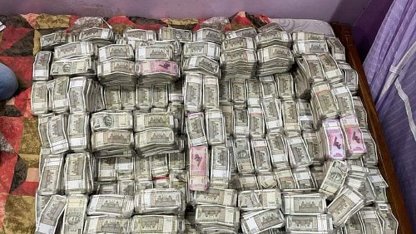 Income Tax officials raided a business group in Maharashtras Jalna district. Income Tax officials raided a business group in Maharashtras Jalna district.