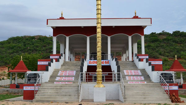 తెలంగాణాలోని మహాత్ముడి ఆలయానికి పెరుగుతున్న రద్దీ
