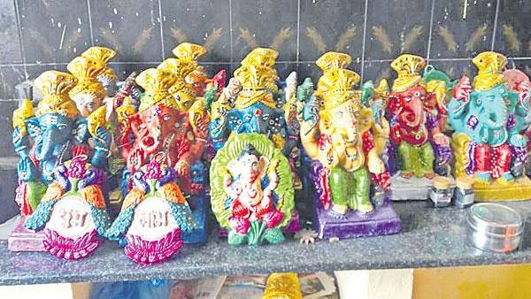 ఆవుపేడతో వినాయక విగ్రహాలు.. పర్యావరణ పరిరక్షణకు గోసంరక్షణా చారిటబుల్ ట్రస్ట్ అడుగులు