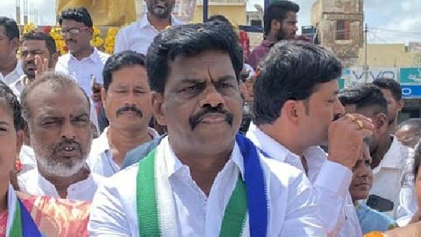 ప్రధానికి కాంగ్రెస్ ఎంపీ ఫిర్యాదు