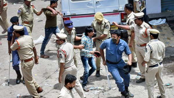 నివురు గ‌ప్పిన నిప్పులా హైద‌రాబాద్‌?? అరాచక శక్తుల కదలికలపై నిఘా