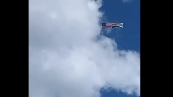  యూఎస్ లో తొలిసారిగా భారత దినోత్సవ పరేడ్; బోస్టన్ ఆకాశంలో ఎగిరిన ఇండియా-యుఎస్ జెండా 