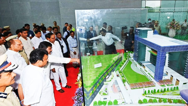 హైదరాబాద్ కమాండ్ కంట్రోల్ సెంటర్ ప్రత్యేకతలెన్నో..