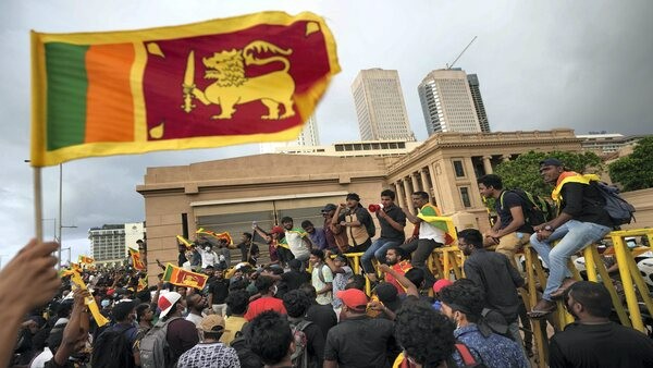 శ్రీలంక సంక్షోభాన్ని అనుకూలంగా..