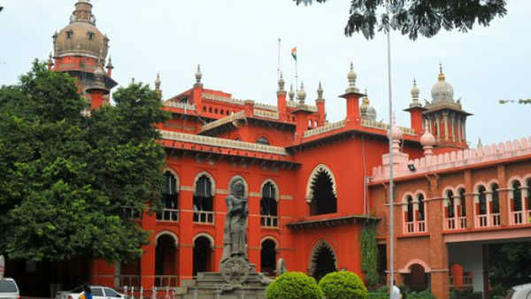 Madras HC ordered status quo and ordered a fresh AIADMK general council meeting Madras HC ordered status quo and ordered a fresh AIADMK general council meeting