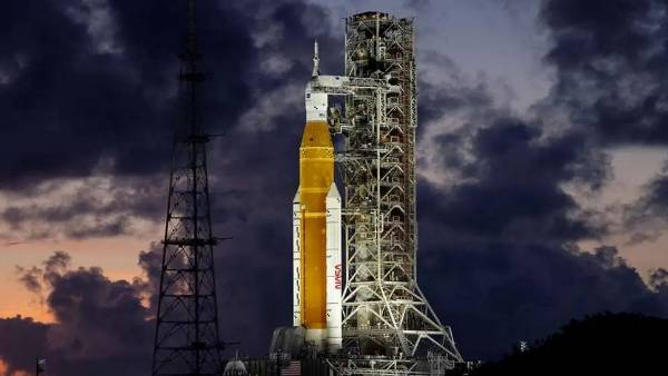  చంద్రుడిపైకి స్పేస్ టూరిస్టులు: నాసా కొత్త ప్రాజెక్ట్