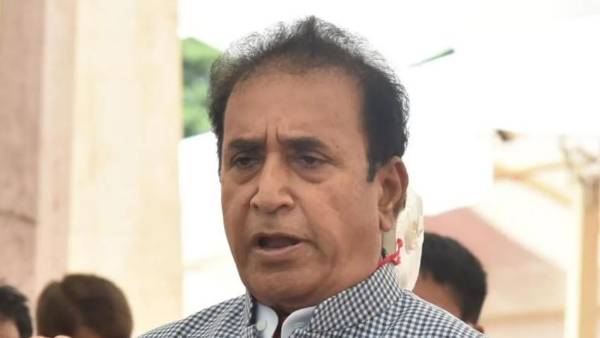  అరెస్టైన ఎన్సీపీ నేత అనిల్ దేశ్‌ముఖ్ జైల్లో కుప్పకూలారు: ఆస్పత్రికి తరలింపు