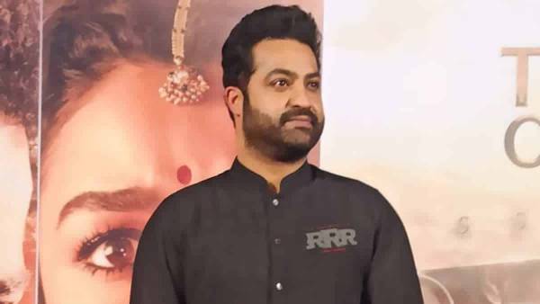 జూనియర్పై నిప్పులు..