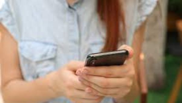 రూ. 7 కాంట్రాక్టు పని ఇప్పిస్తామని ?