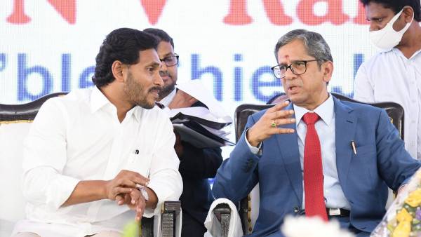 CM Jagan hosts Lunch to CJI NV Ramana: Check who attended this event CM Jagan hosts Lunch to CJI NV Ramana: Check who attended this event