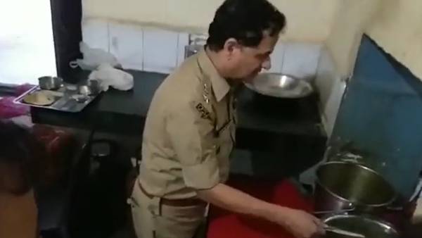  Viral Video: ఇది పప్పా లేక నీరా.. పోలీసుల ఆహారం చూస్తే ఆశ్చర్యపోవాల్సిందే..