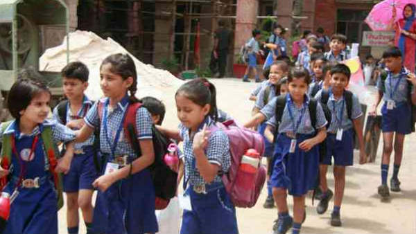 ఏపీ స్కూళ్లల్లో ఫేస్ యాప్: డ్యూటీకి రావడంలో ఒక్క నిమిషం లేటైనా..టీచర్లకు సెలవే