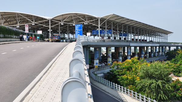 ఎయిర్ పోర్టులో ఆ కష్టాలకు చెక్.. శంషాబాద్ విమానాశ్రయంలో నేటినుండి అందుబాటులోకి డిజీయాత్ర యాప్