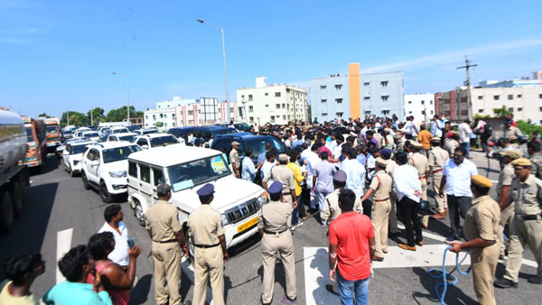  పలాస-కాశీబుగ్గలో 144 సెక్షన్.. ఢీ అంటే ఢీ అంటున్న టీడీపీ-వైసీపీ శ్రేణులు.. భారీగా మొహరించిన పోలీసులు