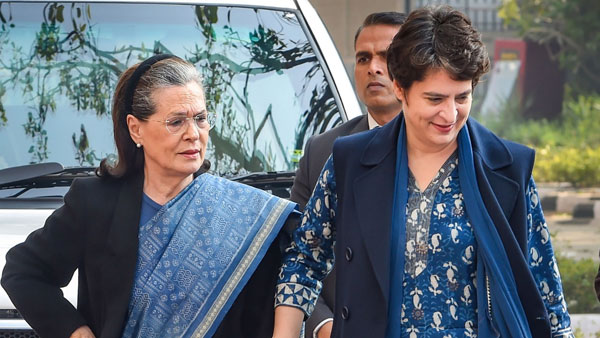 సోనియాగాంధీ పావులు... ప్రియాంక అంగీకారం?? ఆ రాష్ట్రంపై పట్టుకు పడుతున్న అడుగులు