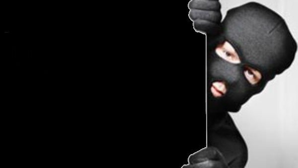 మేడమ్ .. కొరియర్.. డోర్ ఓపెన్ చేసిన మహిళ షాక్; అసలేం జరిగిందంటే..