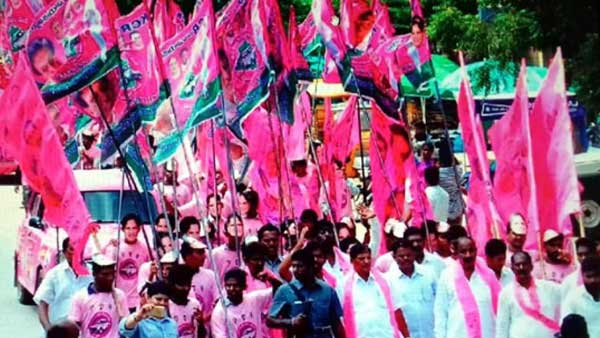 సభకు రాకుంటే భవిష్యత్ లో లోన్లు ఇవ్వమని బెదిరింపు
