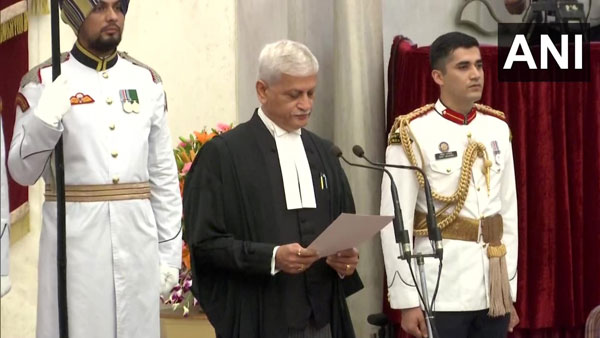 justice uu lalit oath ceremony : 49వ సీజేఐగా యూయూ లలిత్ ప్రమాణం-74 రోజులకే..