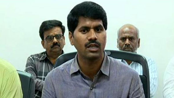 జడ్జిలకే ఆత్మాభిమానం - ముఖ్యమంత్రికి ఉండదా : ఏపీ ఉద్యోగ సంఘ నేత సంచలనం..!!