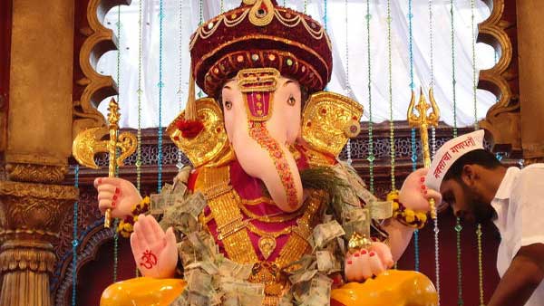  వినాయకచవితి 2022:  విశిష్టత; ముహూర్తం, నవరాత్రుల సంబరాల వెనుక విశేషాలివే!!