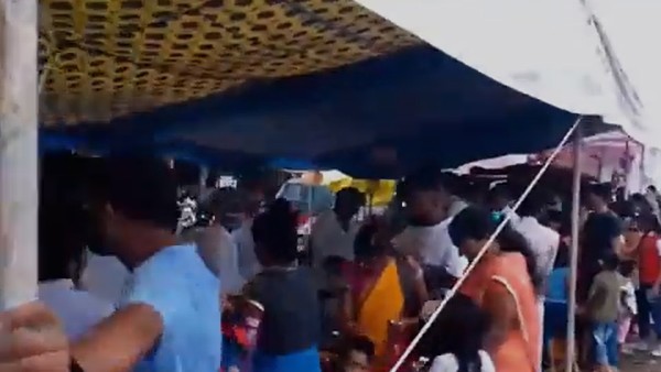 కుమార్తె మొదటి పుట్టినరోజు నాడుఉచిత పానీపూరీ పంపిణీ చేసిన తండ్రి