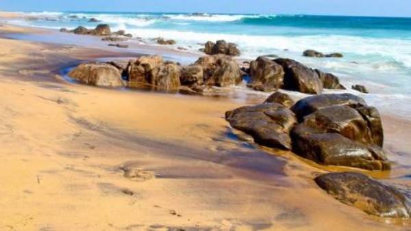 ఆర్కే బీచ్ లో నల్లగా మారిన ఇసుక