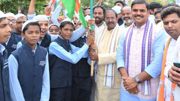 రాష్ట్రవ్యాప్తంగా బీజేపీ హంగామా