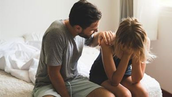 Wife: బెడ్ రూమ్ లో భార్య కాళ్లు, చేతులు కట్టేసి ప్రైవేట్ పార్ట్స్ కోసి 10 సార్లు పొడిచిన శాడిస్టు భర్త! 