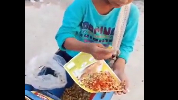 భుజానికి ఓ బాక్స్