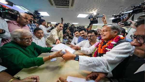 మల్లిఖార్జున్ ఖర్గే, శశిథరూర్ మధ్యే ప్రధాన పోటీ