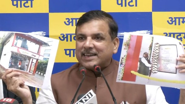 కుమార్తెకు అప్పనంగా కాంట్రాక్టు: ఢిల్లీ ఎల్జీని తొలగించాలంటూ ఆప్ నేతలు