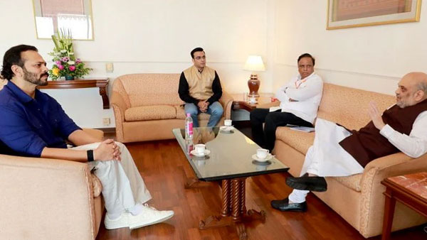 అమిత్ షాతో సినీ దర్శకుడు భేటీ - బిగ్ ప్లాన్: మిషన్ లోటస్ - బీజేపీ చేతుల్లో ఫిల్మ్ ఇండస్ట్రీ?