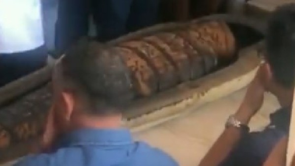 Archeologists in Egypt opened an ancient coffin sealed 2500 years ago Archeologists in Egypt opened an ancient coffin sealed 2500 years ago