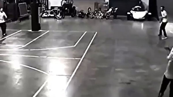 Viral Video: కొడితే.. ముక్కు పచ్చడైపోయింది.. వైరల్‍గా మారిన వీడియో..