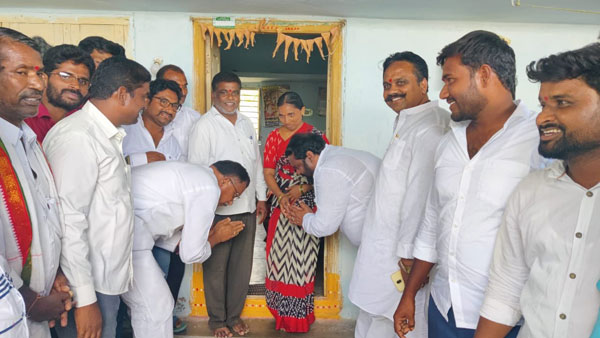 మునుగోడులో ఇంటింటి ప్రచారం కోసం కాంగ్రెస్‌ చార్జిషీట్‌.. టార్గెట్ కోమటిరెడ్డి రాజగోపాల్ రెడ్డి!!