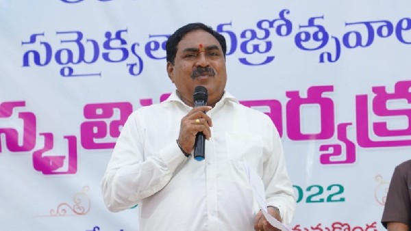 అందరి బంధు సీఎం కేసీఆర్; మాట తప్పడు మడమ తిప్పడు: మంత్రి ఎర్రబెల్లి ప్రశంసలు!!