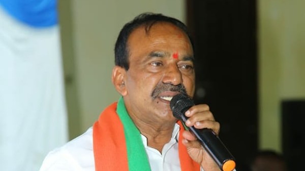 ఈటల రాజేందర్‌పై అనర్హత వేటు..!! టీఆర్ఎస్ చేతికి ఇద్దరూ చిక్కారు..!!