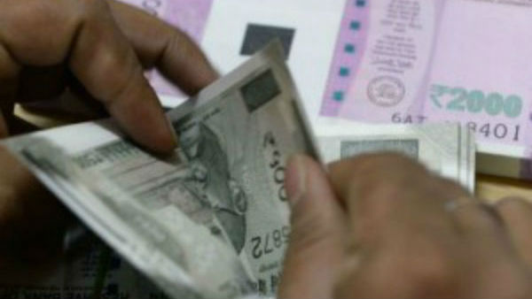 Manager: భార్య అకౌంట్ కు Rs. కోట్లు బదిలి చేసి బ్యాంక్ అధికారి ఎస్కేప్, అనంతపురం నుంచి ఎగేసుకుని వెళ్లి ! 