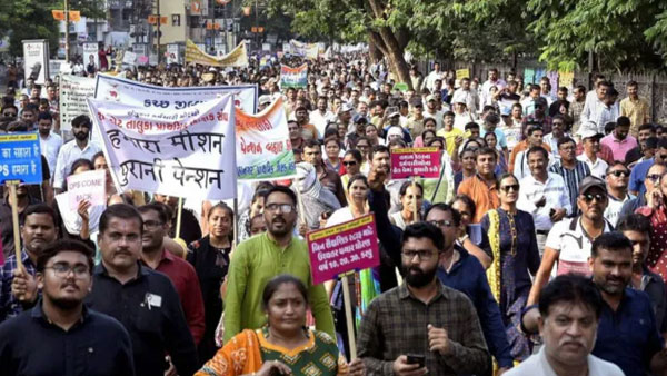  సీఎం జగన్ కే కాదు..ప్రధాని సొంత రాష్ట్రంలోనూ అదే సమస్య..!!