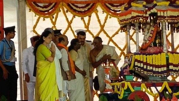 చాముండేశ్వరి దేవికి ప్రత్యేక పూజలు