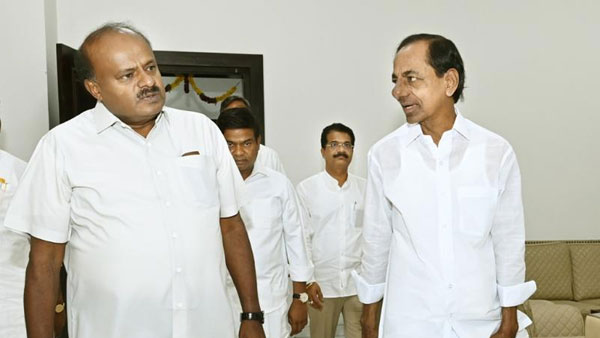 దసరాలోగా కీలక నిర్ణయం: కేసీఆర్‌తో భేటీపై కుమారస్వామి ఆసక్తికర వ్యాఖ్యలు