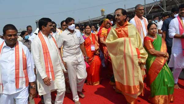CM KCR reached Yadadri. Soon he will visit Yadagirigutta Lakshminarasimhaswamy. CM KCR reached Yadadri. Soon he will visit Yadagirigutta Lakshminarasimhaswamy.