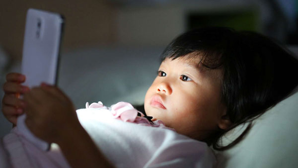 health tips: మీ పిల్లలు స్మార్ట్‌ఫోన్లకు అడిక్ట్ అయ్యారా? అయితే డేంజర్‌లో చిన్నారుల ఆరోగ్యం!! 