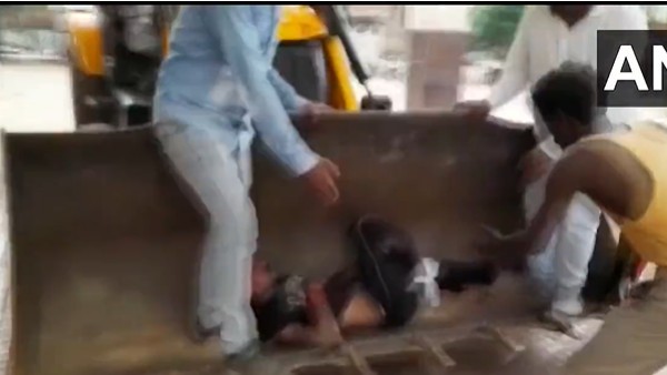 బీజేపీ పాలనలో బుల్‌డోజర్లు అంబులెన్సులయ్యాయ్..!!