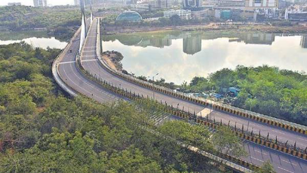 దుర్గం చెరువులోకి దూకి ఆత్మహత్య..